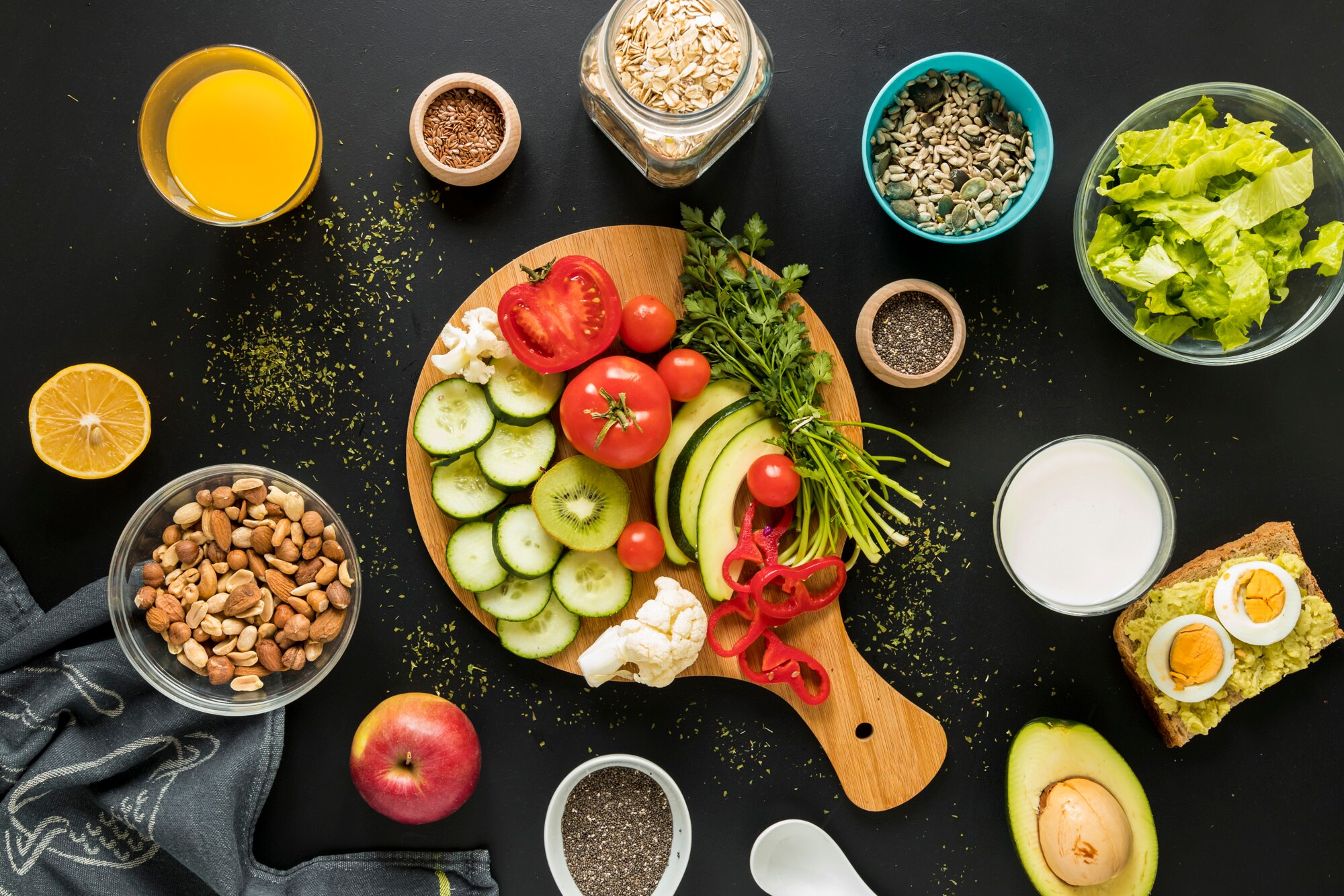 A weekly table with prepared meal components and a written planning grid